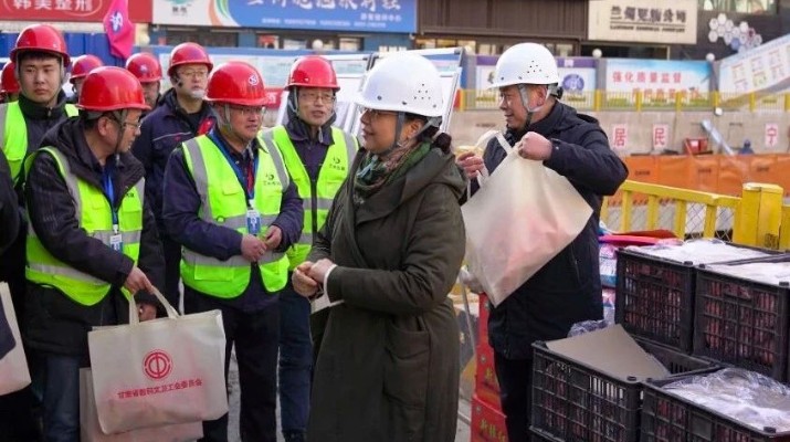 乐动平台app官网_乐动（中国）集团开展2025年“冬送温暖”慰问活动