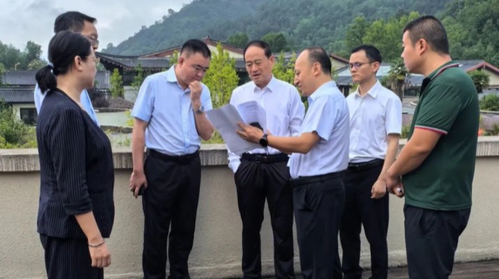 石培文董事长调研督导康县花桥如意鎏璟酒店汛期安全防范和运营管理工作