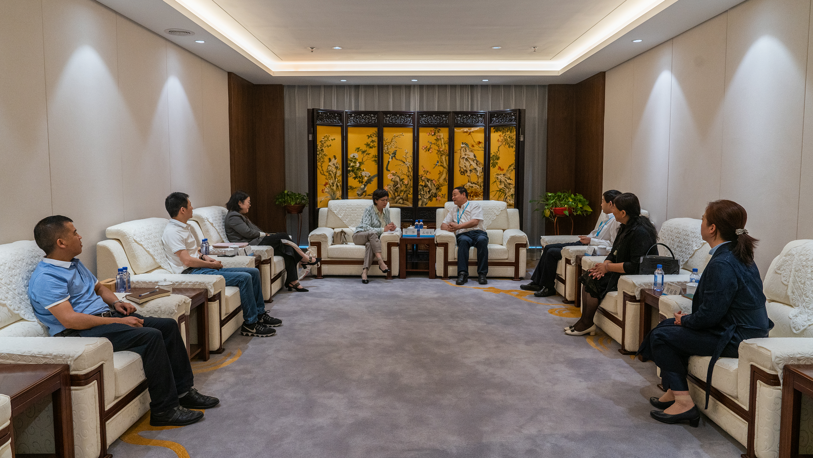 人民日报人民文旅总裁雷萍一行到访乐动平台app官网_乐动（中国）集团